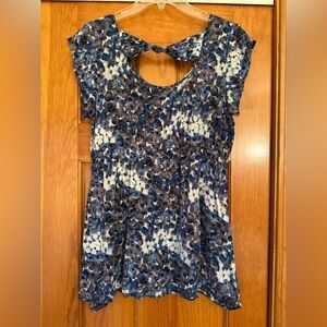XXI Blue and White Floral Blouse Size L